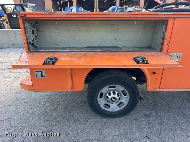 image for item EF2233 2011 Chevrolet Silverado 2500HD Ext. Cab utility bed pickup truck