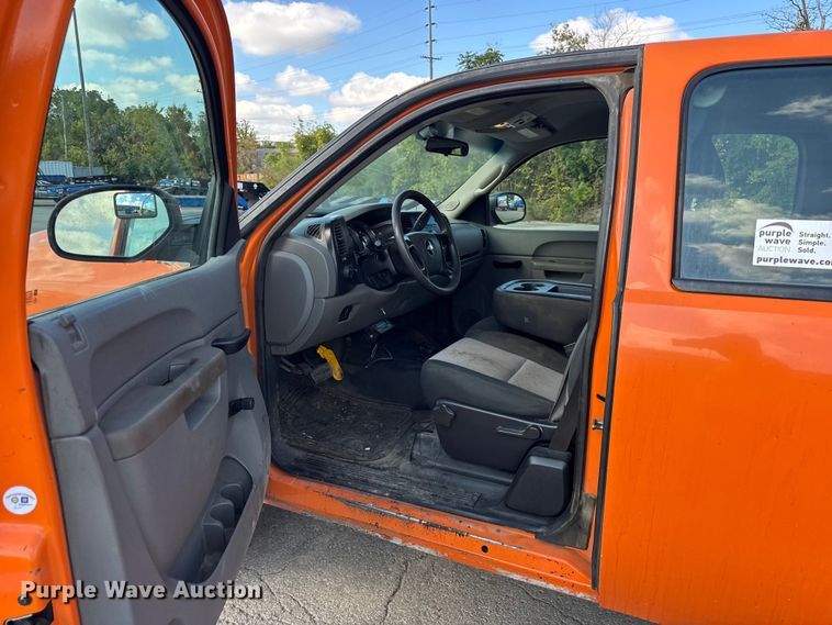 image for item EF2233 2011 Chevrolet Silverado 2500HD Ext. Cab utility bed pickup truck