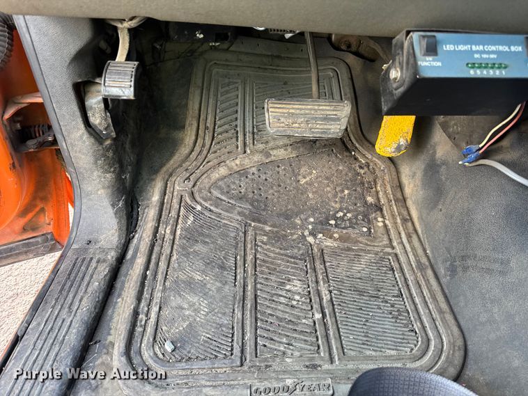 image for item EF2233 2011 Chevrolet Silverado 2500HD Ext. Cab utility bed pickup truck