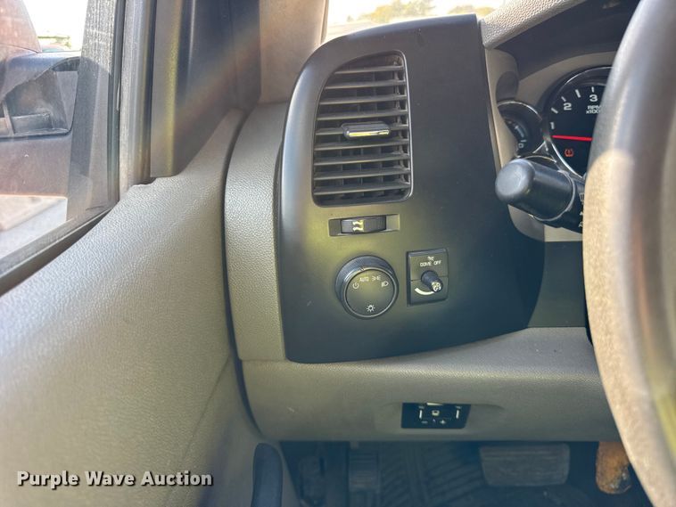 image for item EF2233 2011 Chevrolet Silverado 2500HD Ext. Cab utility bed pickup truck