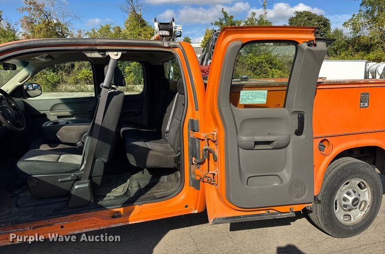 image for item EF2233 2011 Chevrolet Silverado 2500HD Ext. Cab utility bed pickup truck