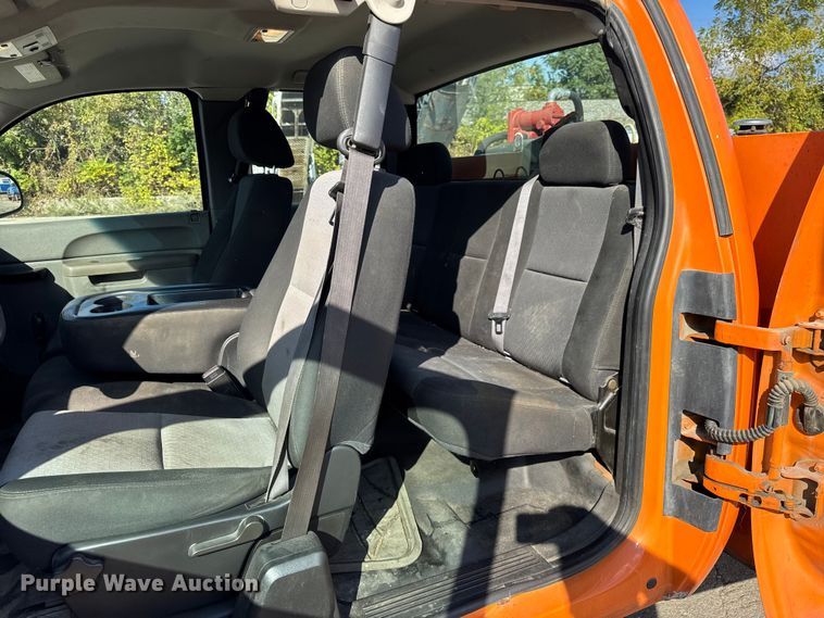 image for item EF2233 2011 Chevrolet Silverado 2500HD Ext. Cab utility bed pickup truck