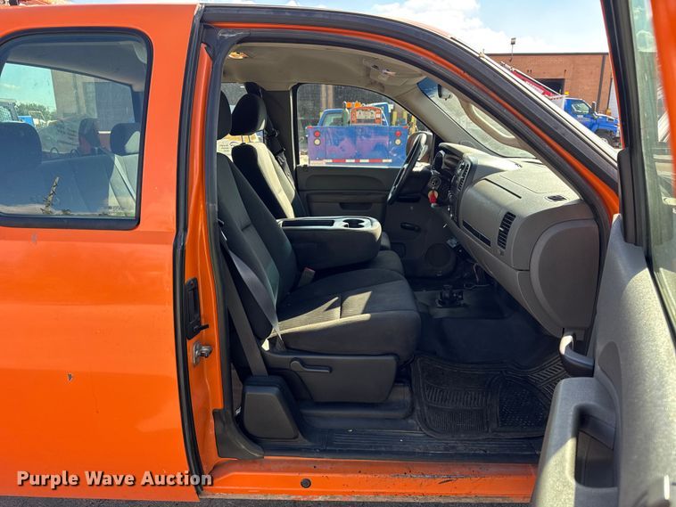 image for item EF2233 2011 Chevrolet Silverado 2500HD Ext. Cab utility bed pickup truck