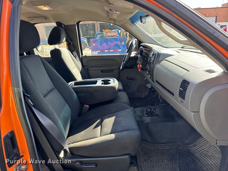 image for item EF2233 2011 Chevrolet Silverado 2500HD Ext. Cab utility bed pickup truck