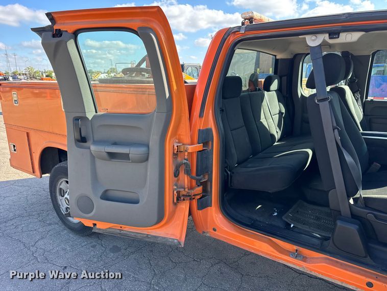 image for item EF2233 2011 Chevrolet Silverado 2500HD Ext. Cab utility bed pickup truck