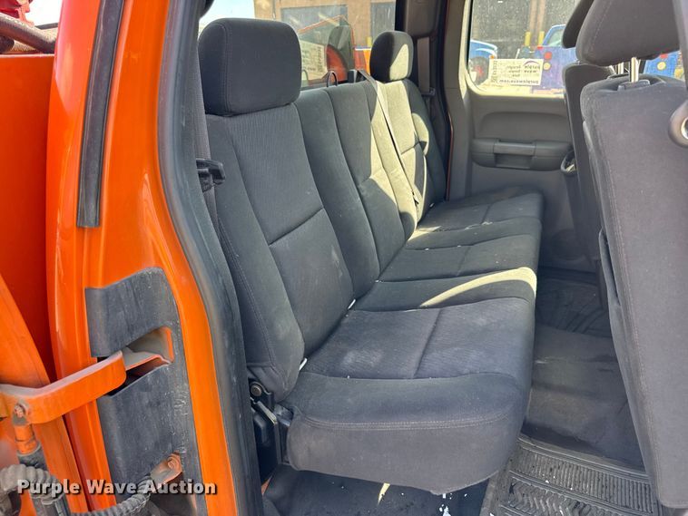 image for item EF2233 2011 Chevrolet Silverado 2500HD Ext. Cab utility bed pickup truck