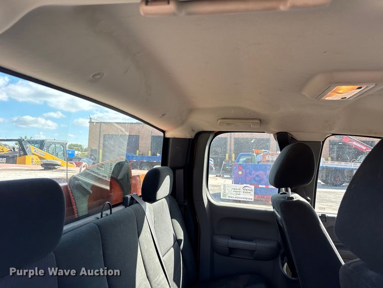 image for item EF2233 2011 Chevrolet Silverado 2500HD Ext. Cab utility bed pickup truck