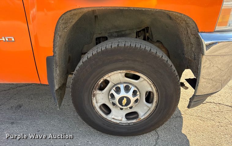 image for item EF2233 2011 Chevrolet Silverado 2500HD Ext. Cab utility bed pickup truck