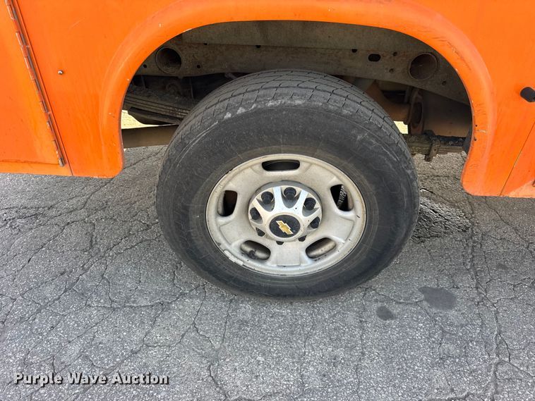 image for item EF2233 2011 Chevrolet Silverado 2500HD Ext. Cab utility bed pickup truck