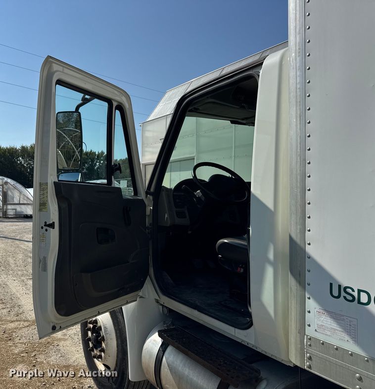 image for item EF2244 2013 International 4300 box truck