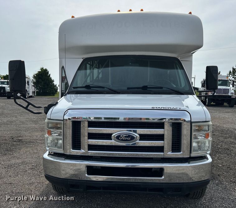 image for item EG0673 2009 Ford E450 Super Duty shuttle bus