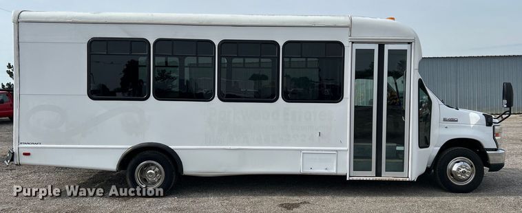 image for item EG0673 2009 Ford E450 Super Duty shuttle bus