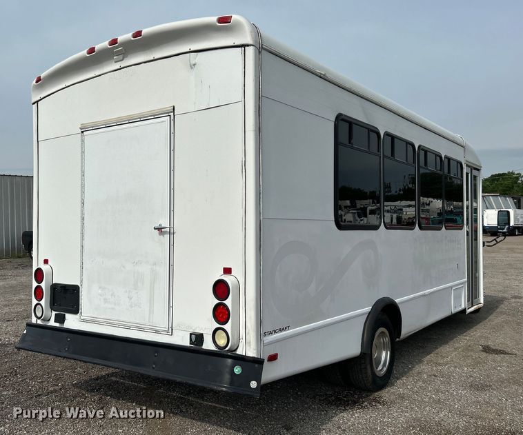 image for item EG0673 2009 Ford E450 Super Duty shuttle bus