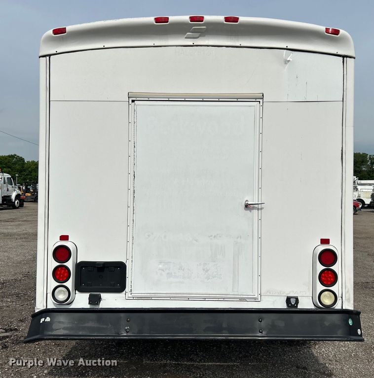 image for item EG0673 2009 Ford E450 Super Duty shuttle bus