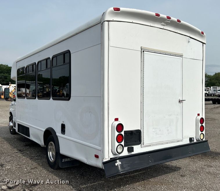 image for item EG0673 2009 Ford E450 Super Duty shuttle bus