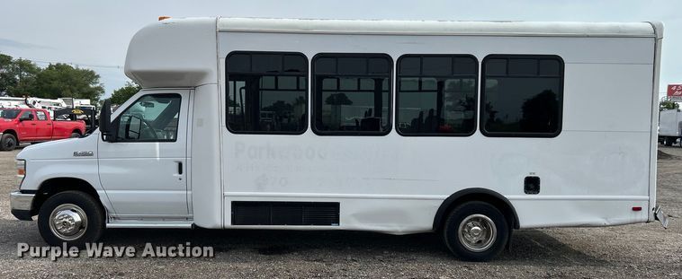 image for item EG0673 2009 Ford E450 Super Duty shuttle bus