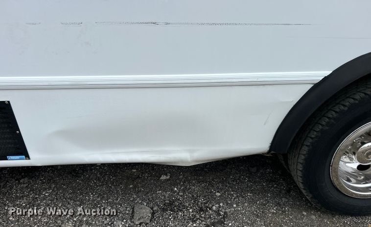 image for item EG0673 2009 Ford E450 Super Duty shuttle bus