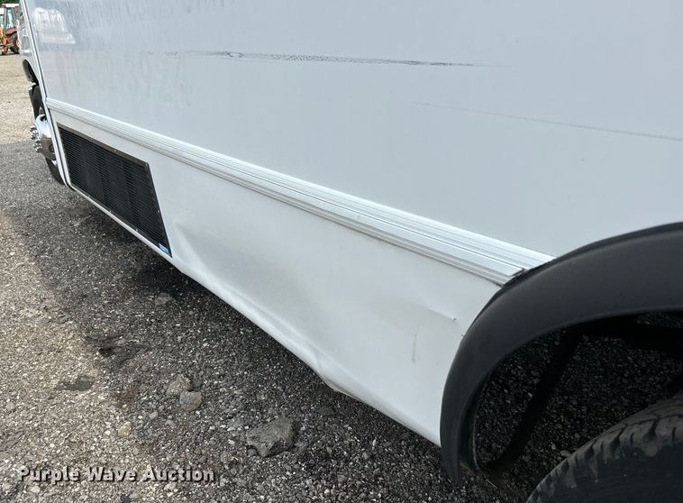 image for item EG0673 2009 Ford E450 Super Duty shuttle bus