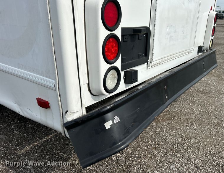 image for item EG0673 2009 Ford E450 Super Duty shuttle bus