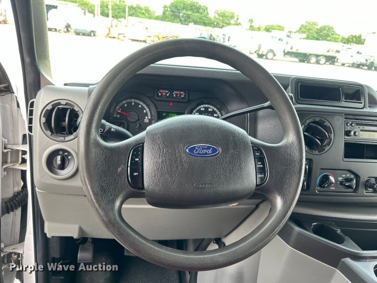 image for item EG0673 2009 Ford E450 Super Duty shuttle bus