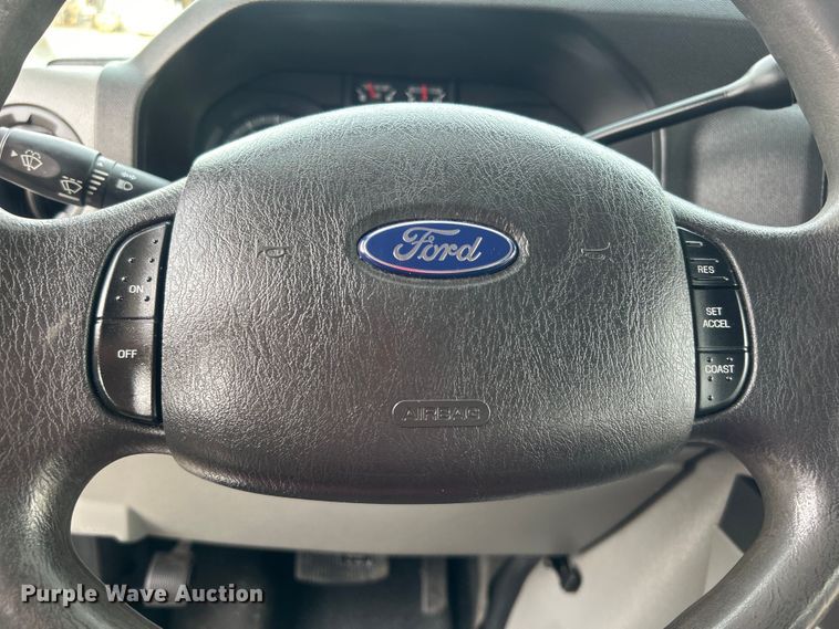 image for item EG0673 2009 Ford E450 Super Duty shuttle bus