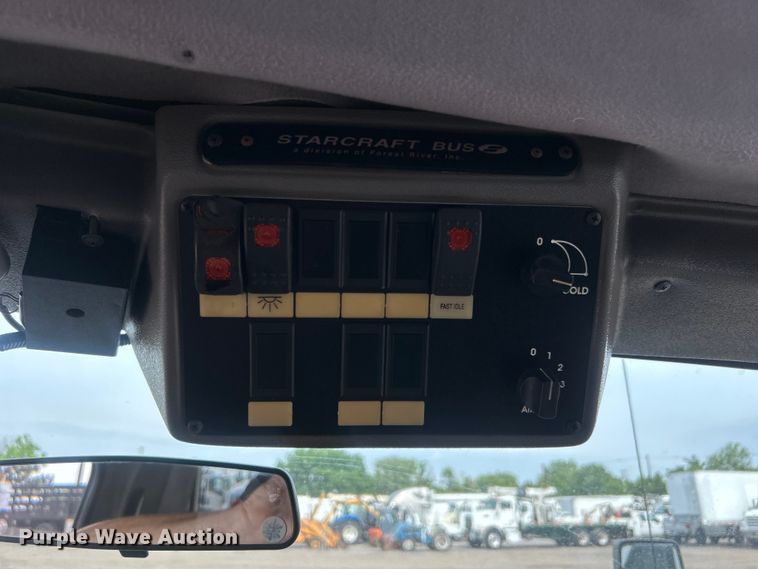 image for item EG0673 2009 Ford E450 Super Duty shuttle bus