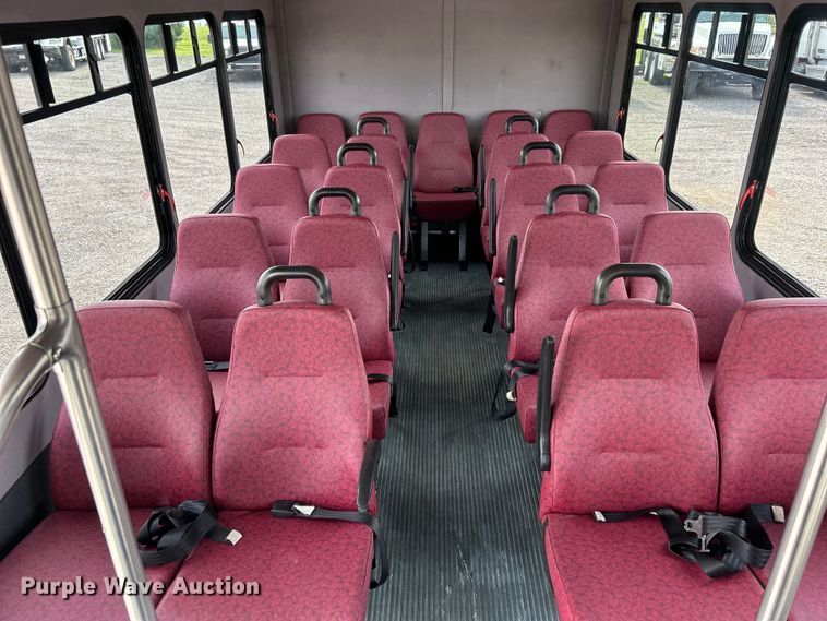 image for item EG0673 2009 Ford E450 Super Duty shuttle bus