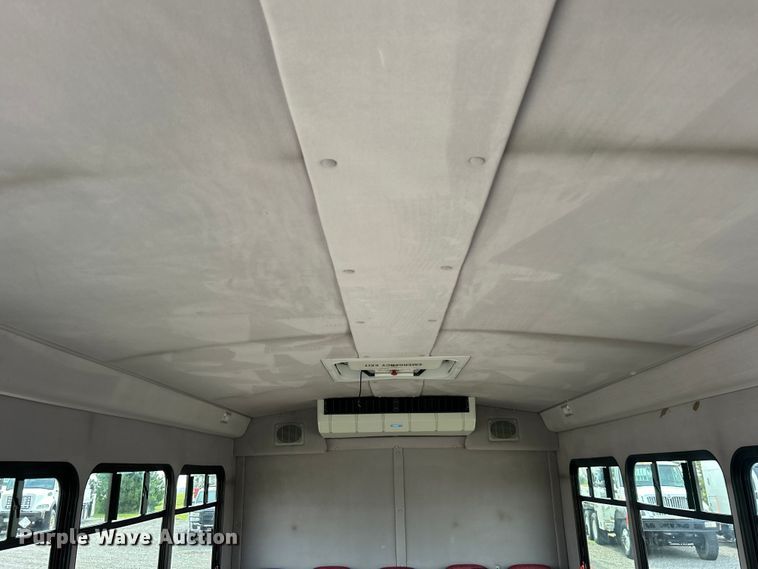 image for item EG0673 2009 Ford E450 Super Duty shuttle bus