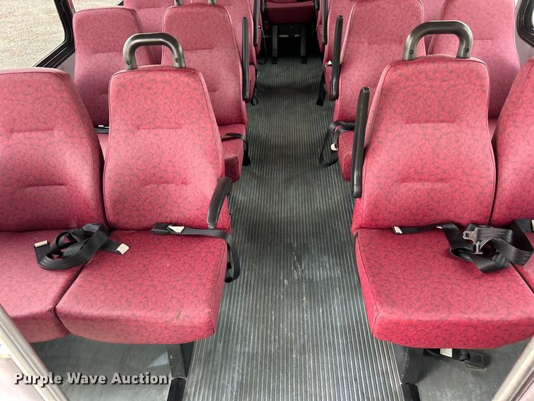 image for item EG0673 2009 Ford E450 Super Duty shuttle bus