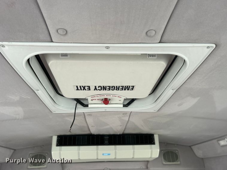 image for item EG0673 2009 Ford E450 Super Duty shuttle bus