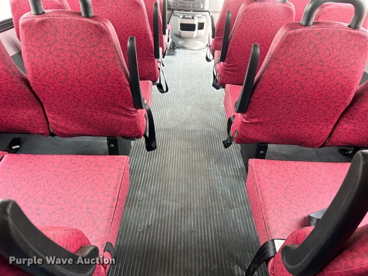 image for item EG0673 2009 Ford E450 Super Duty shuttle bus