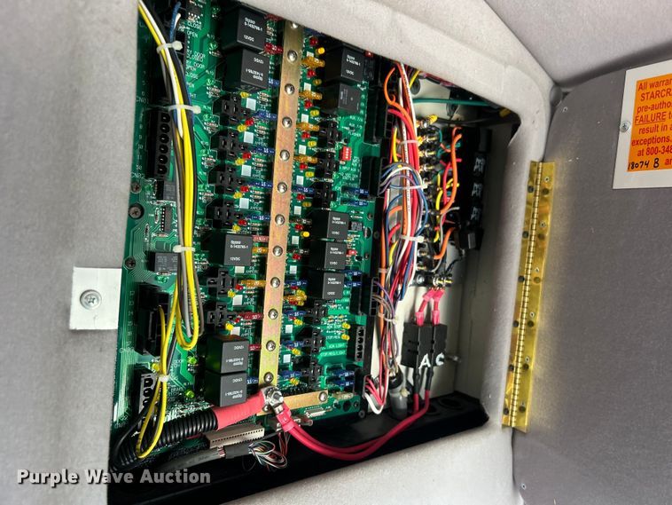 image for item EG0673 2009 Ford E450 Super Duty shuttle bus