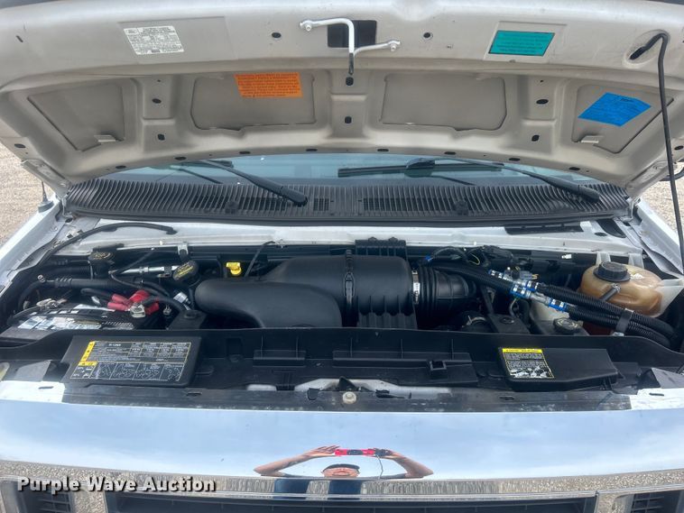 image for item EG0673 2009 Ford E450 Super Duty shuttle bus