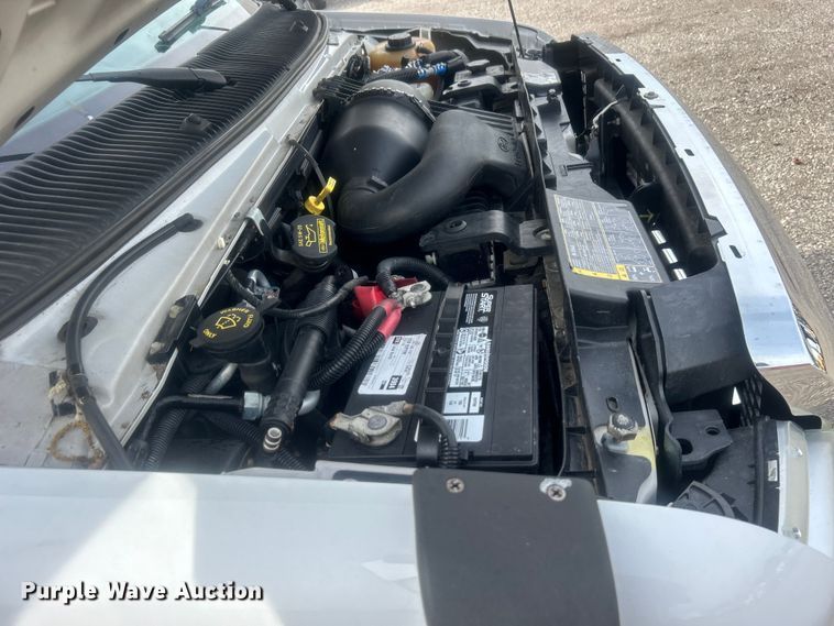 image for item EG0673 2009 Ford E450 Super Duty shuttle bus