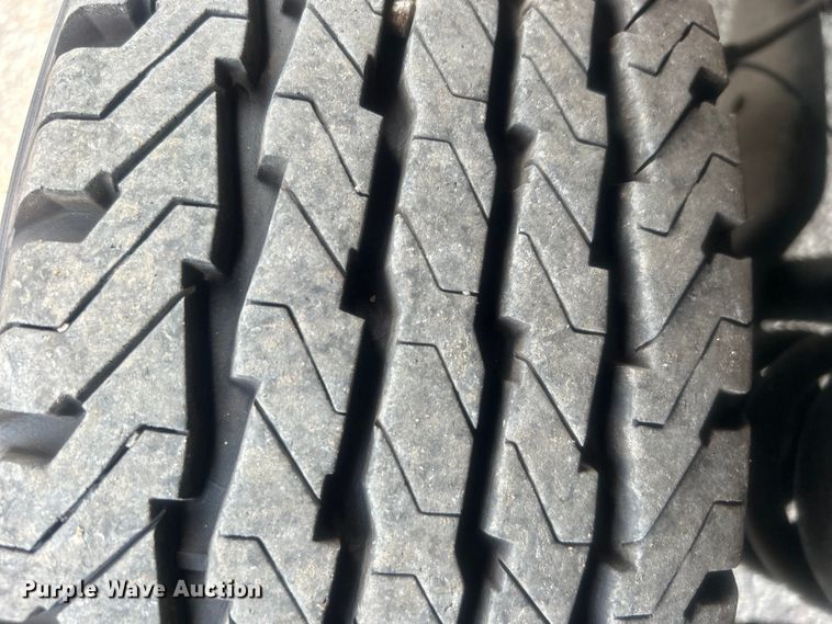 image for item EG0673 2009 Ford E450 Super Duty shuttle bus