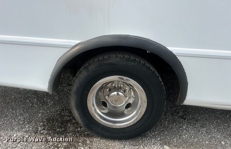 image for item EG0673 2009 Ford E450 Super Duty shuttle bus