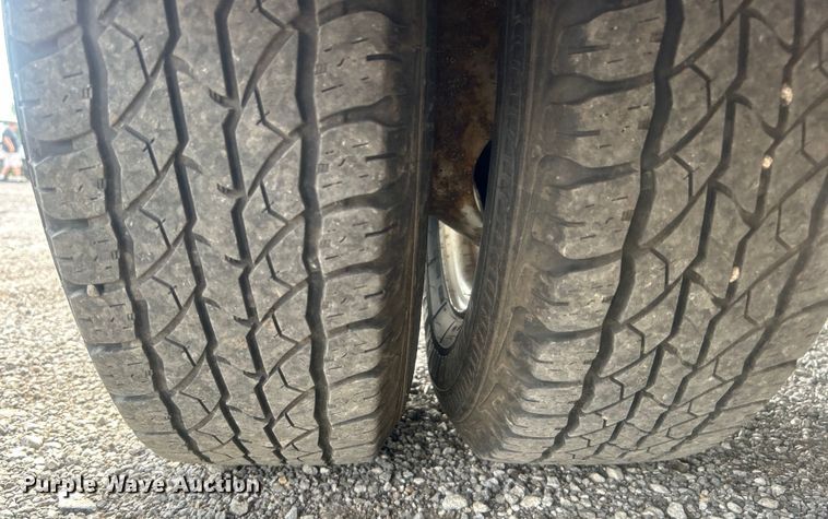 image for item EG0673 2009 Ford E450 Super Duty shuttle bus