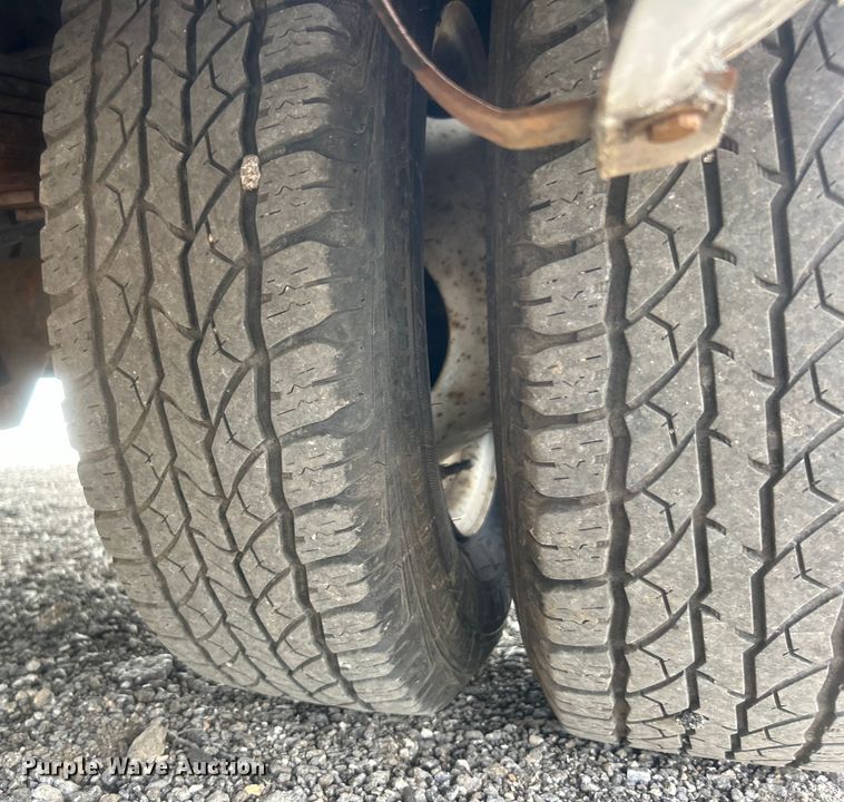 image for item EG0673 2009 Ford E450 Super Duty shuttle bus