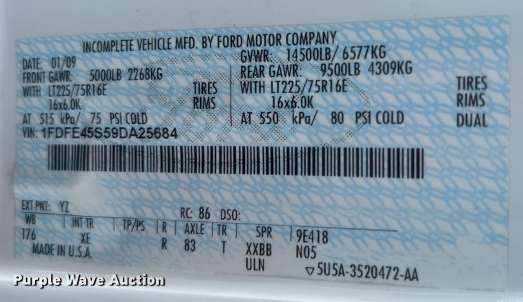 image for item EG0673 2009 Ford E450 Super Duty shuttle bus