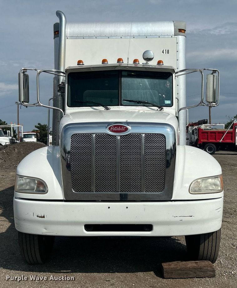 image for item EG1036 2015 Peterbilt  337 delivery truck