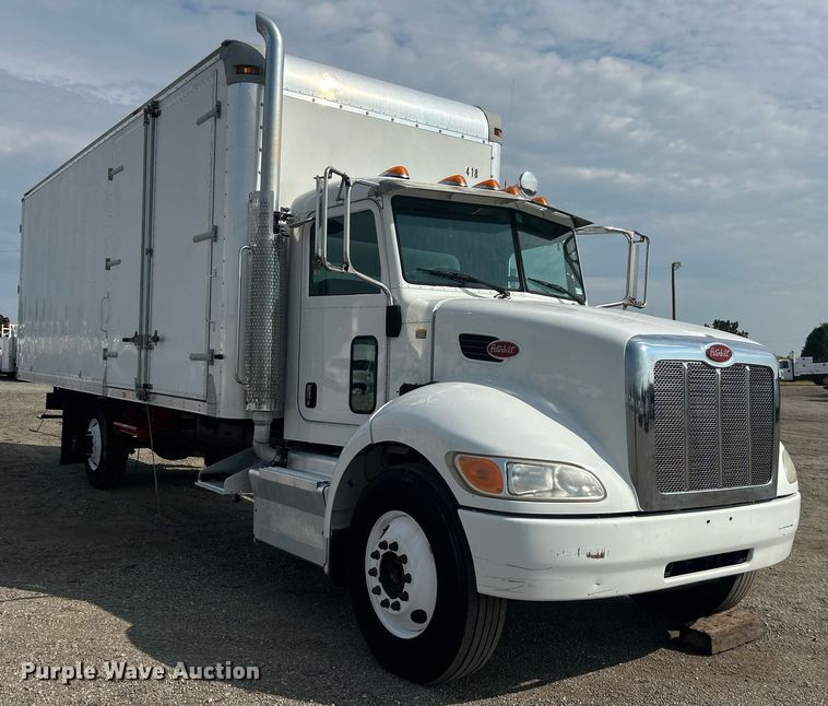 image for item EG1036 2015 Peterbilt  337 delivery truck