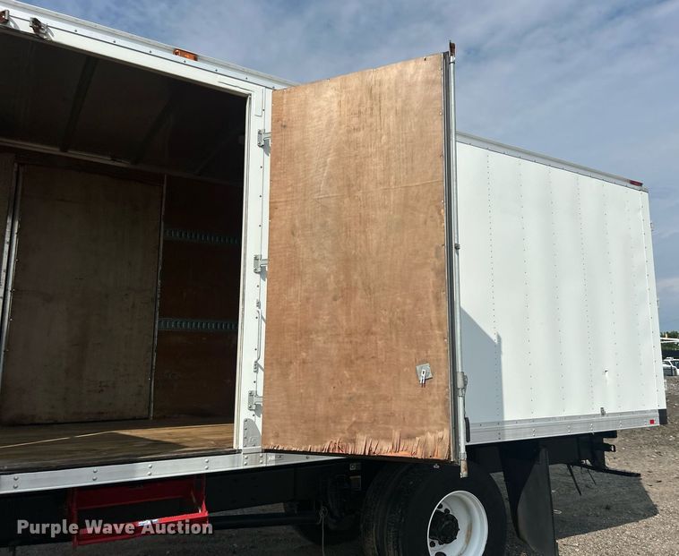 image for item EG1036 2015 Peterbilt  337 delivery truck