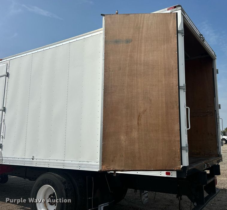 image for item EG1036 2015 Peterbilt  337 delivery truck