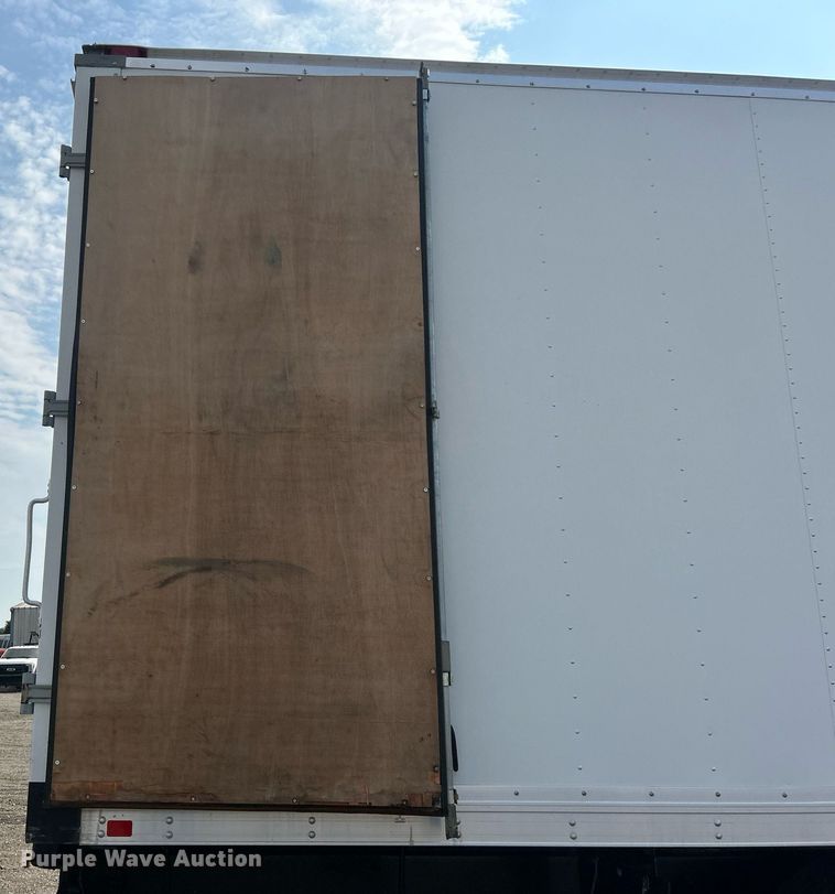 image for item EG1036 2015 Peterbilt  337 delivery truck