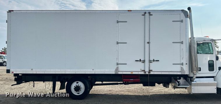 image for item EG1036 2015 Peterbilt  337 delivery truck