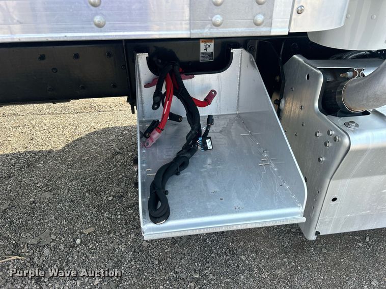 image for item EG1036 2015 Peterbilt  337 delivery truck