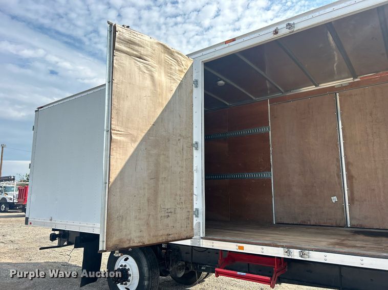 image for item EG1036 2015 Peterbilt  337 delivery truck