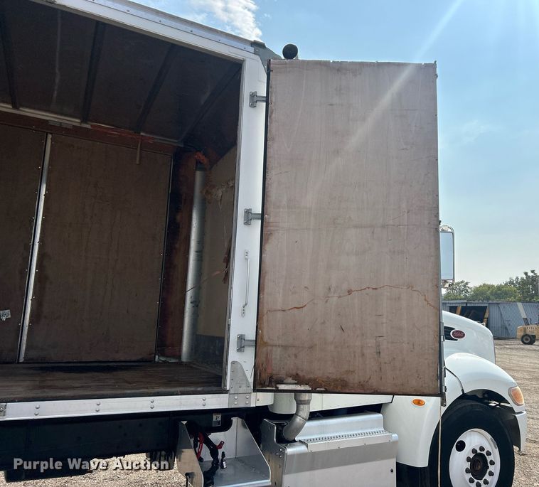 image for item EG1036 2015 Peterbilt  337 delivery truck