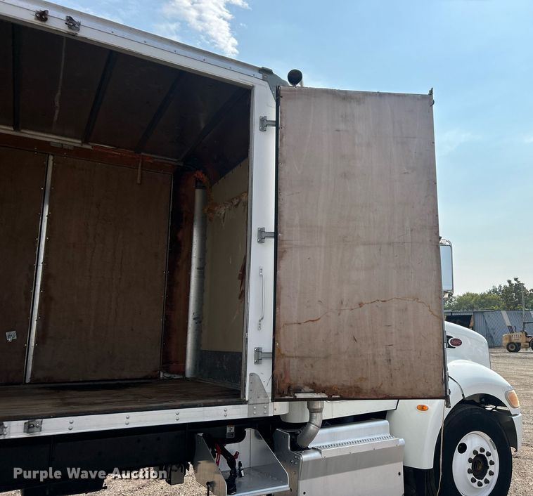 image for item EG1036 2015 Peterbilt  337 delivery truck