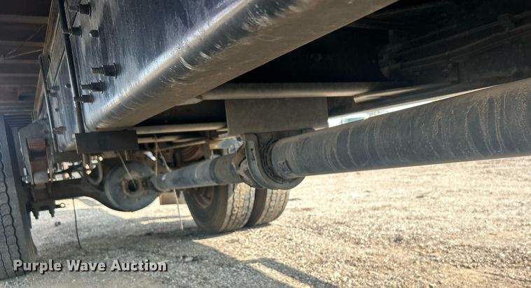 image for item EG1036 2015 Peterbilt  337 delivery truck